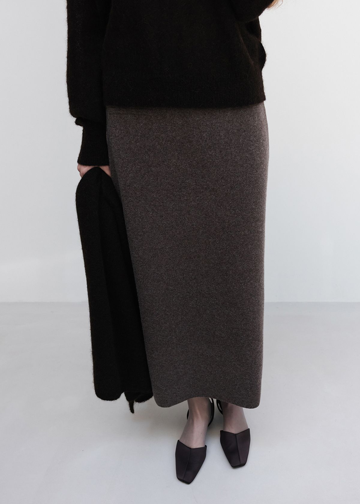 우마뭉(UMARMUNG) Wool Cashmere Double Faced Maxi Skirt_Taupe