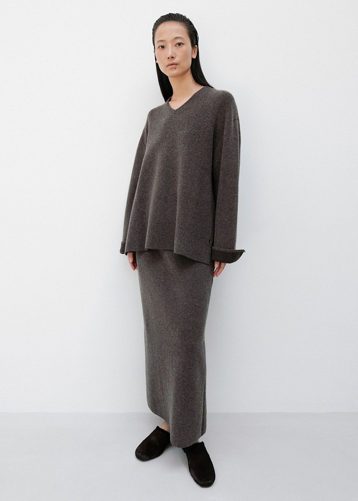 우마뭉(UMARMUNG) Wool Cashmere Double Faced Maxi Skirt_Taupe