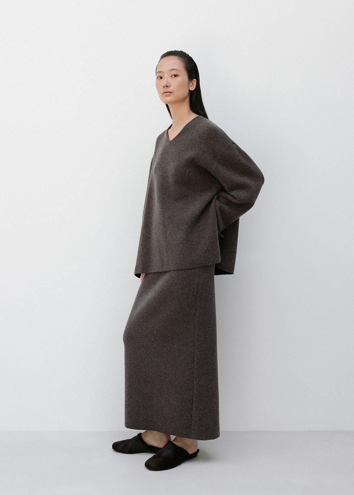 우마뭉(UMARMUNG) Wool Cashmere Double Faced Maxi Skirt_Taupe