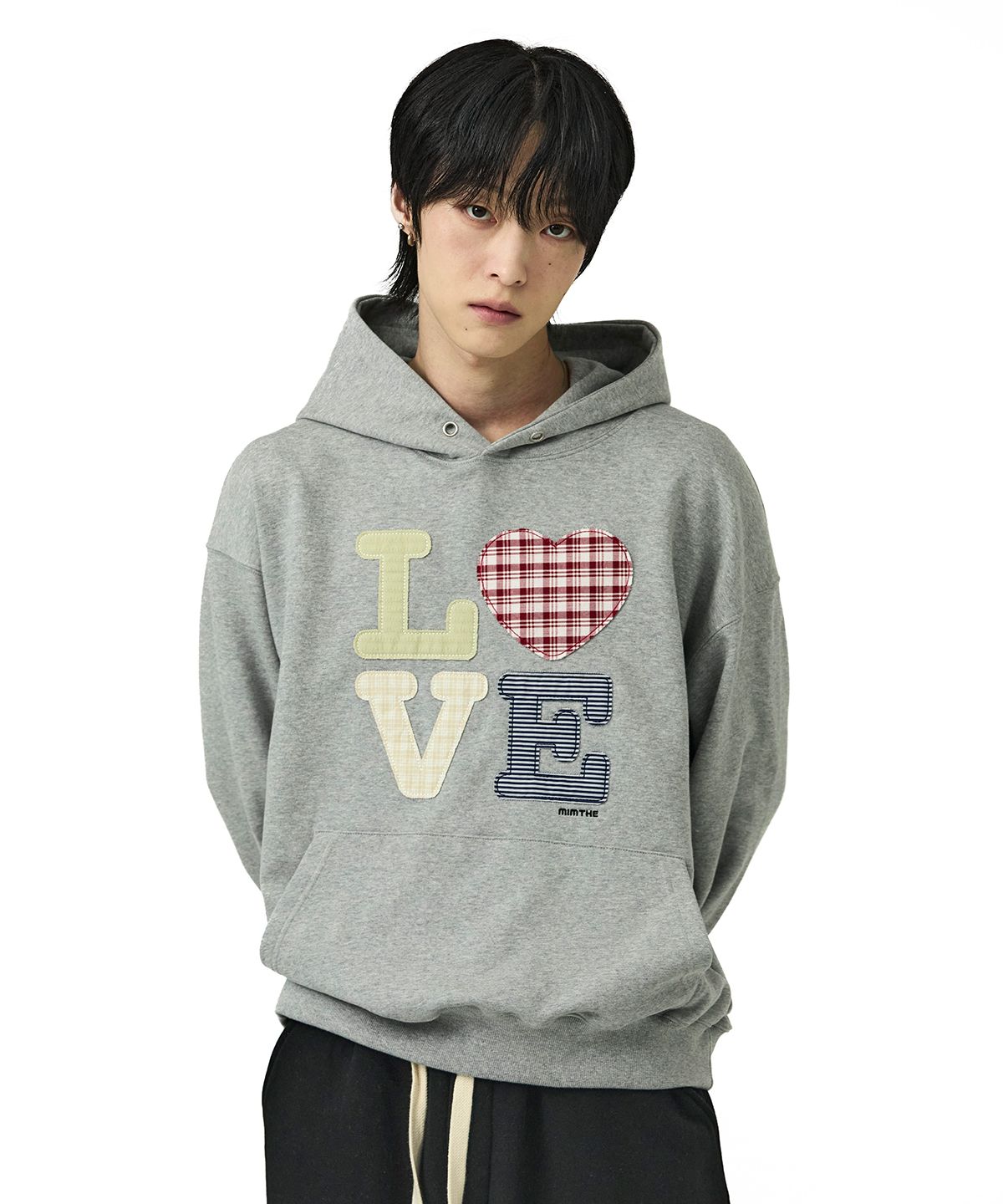 밈더워드로브(MIMTHEWARDROBE) 헬로 월드 패치워크 LOVE 후드티_그레이