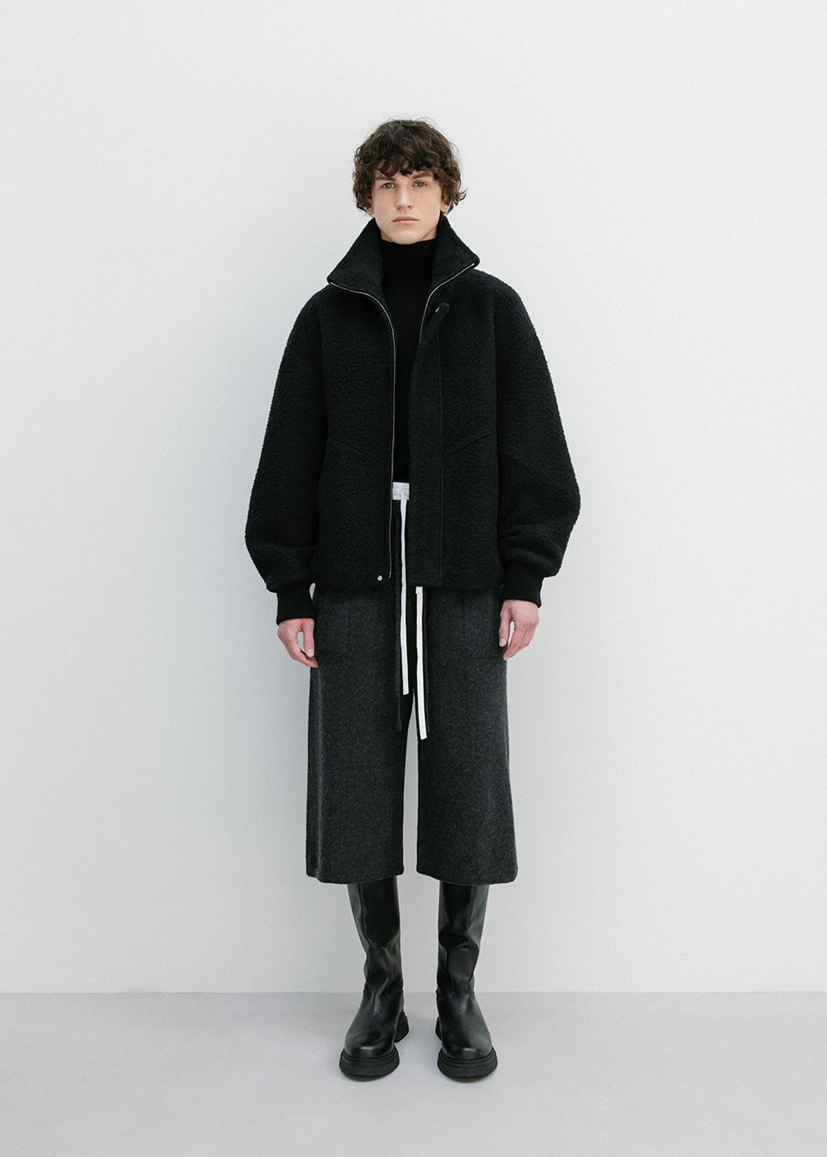 우마뭉(UMARMUNG) Super Fine Merino Wholegarment Bermuda Pants_Graphite