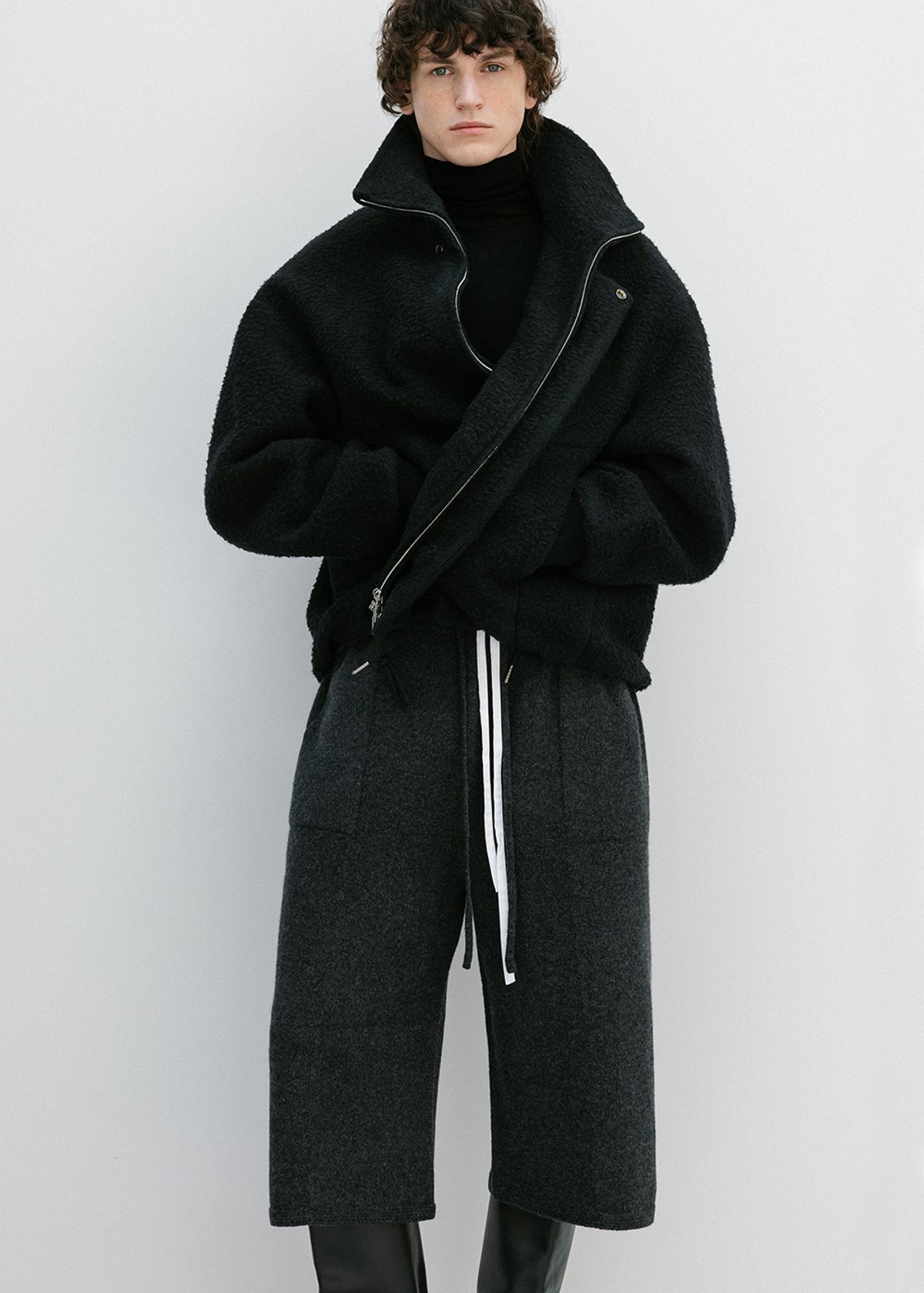 우마뭉(UMARMUNG) Super Fine Merino Wholegarment Bermuda Pants_Graphite