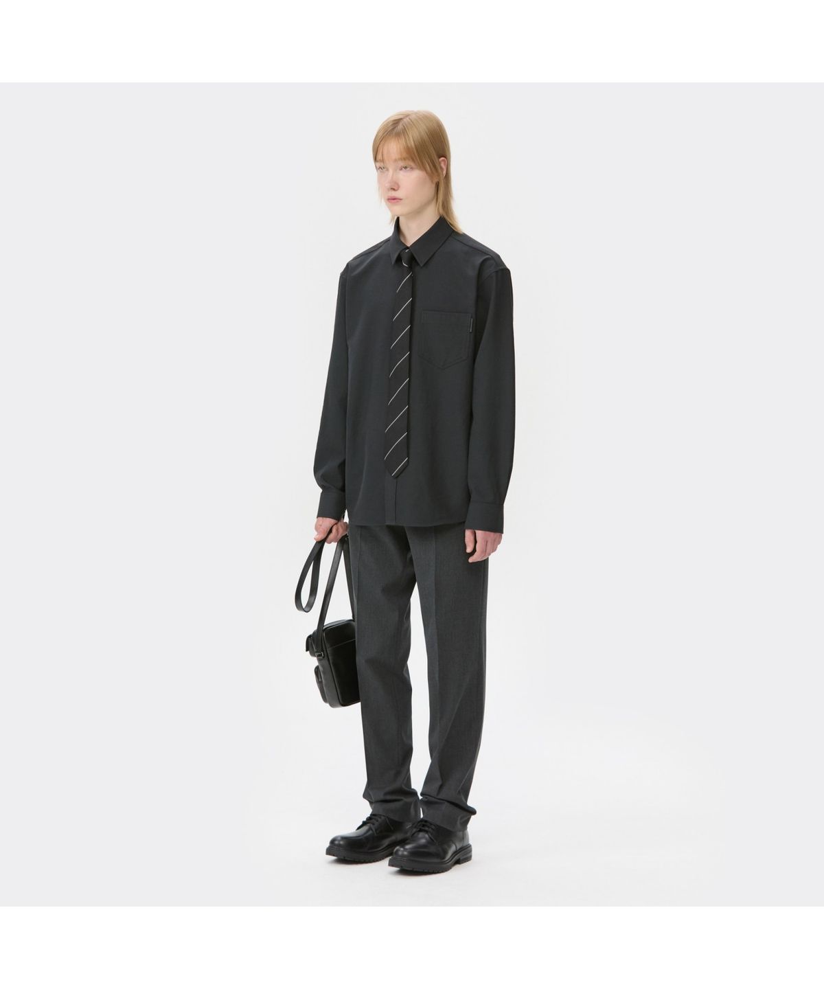 커스텀멜로우(CUSTOMELLOW) Black Regular Fit Solid Shirt CWSAW25101BKX
