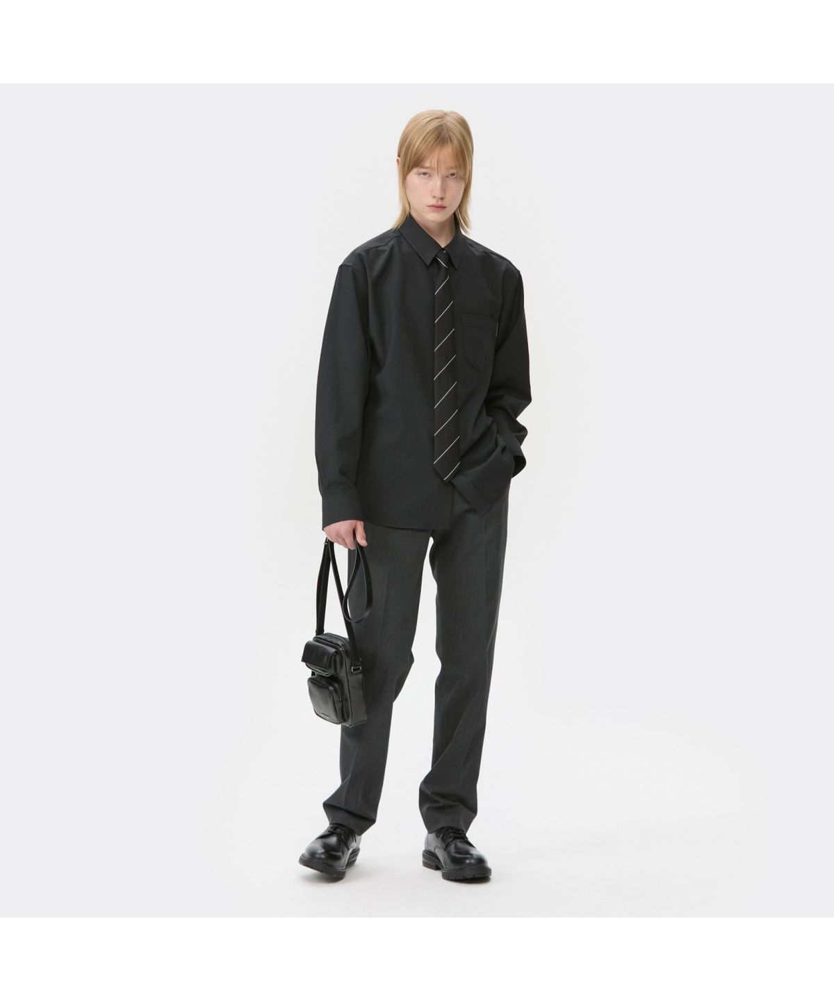 커스텀멜로우(CUSTOMELLOW) Black Regular Fit Solid Shirt CWSAW25101BKX