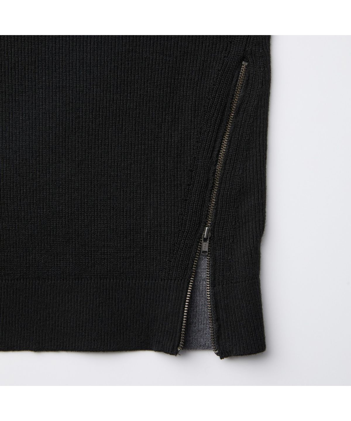 커스텀멜로우(CUSTOMELLOW) Black Layered Sweater CWWAA25611BKX