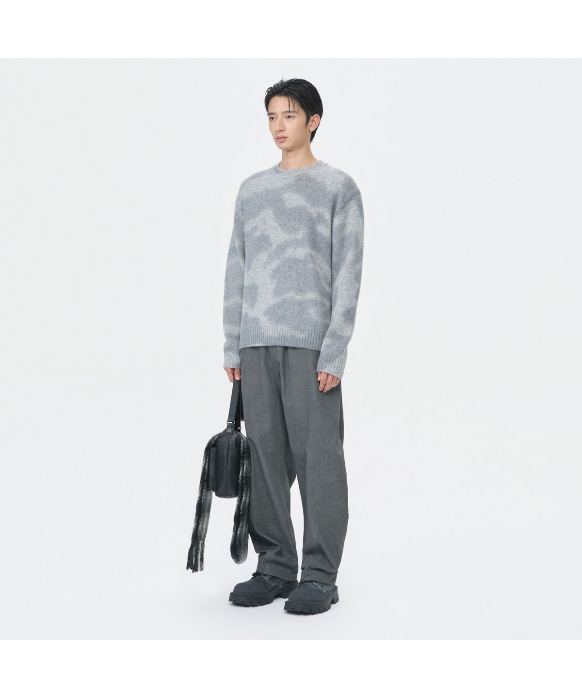 커스텀멜로우(CUSTOMELLOW) Grey Stain Printed Round Neck Sweater CWWAW25803GYX