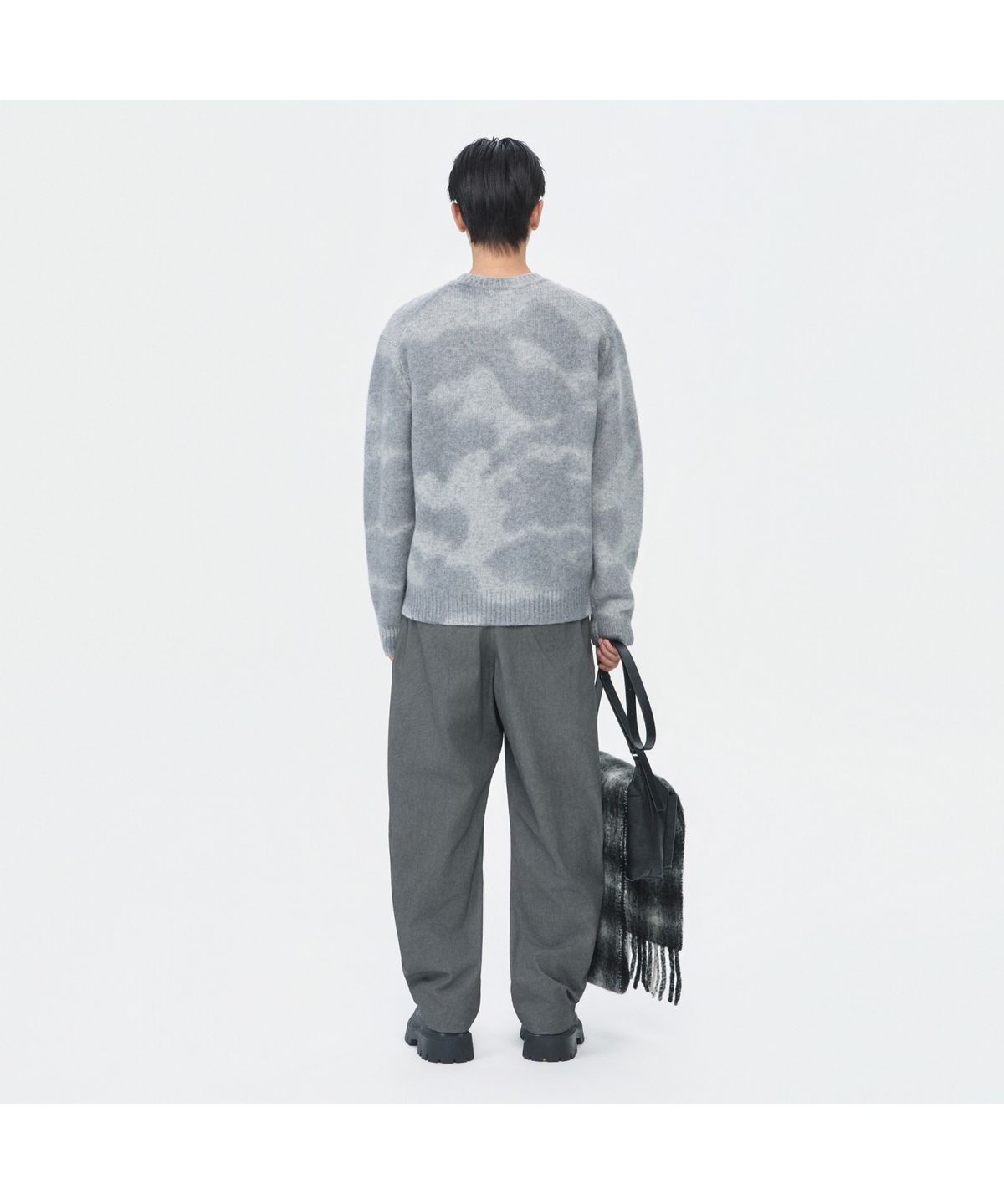 커스텀멜로우(CUSTOMELLOW) Grey Stain Printed Round Neck Sweater CWWAW25803GYX