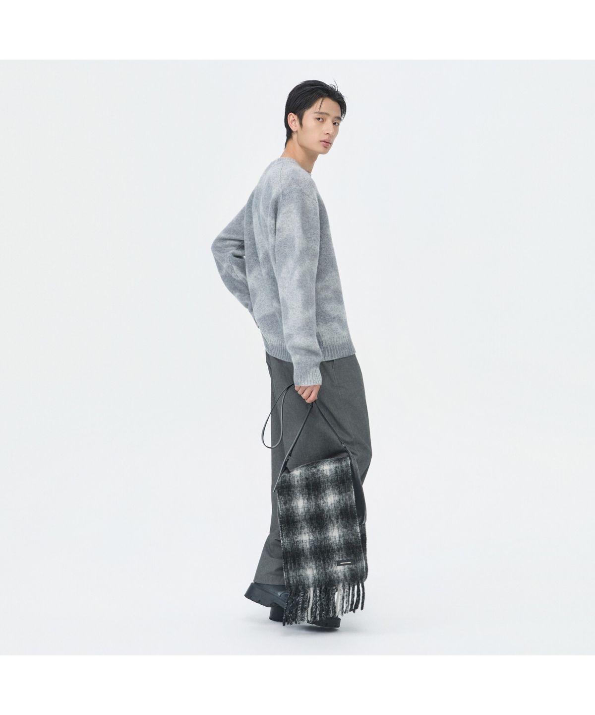 커스텀멜로우(CUSTOMELLOW) Grey Stain Printed Round Neck Sweater CWWAW25803GYX