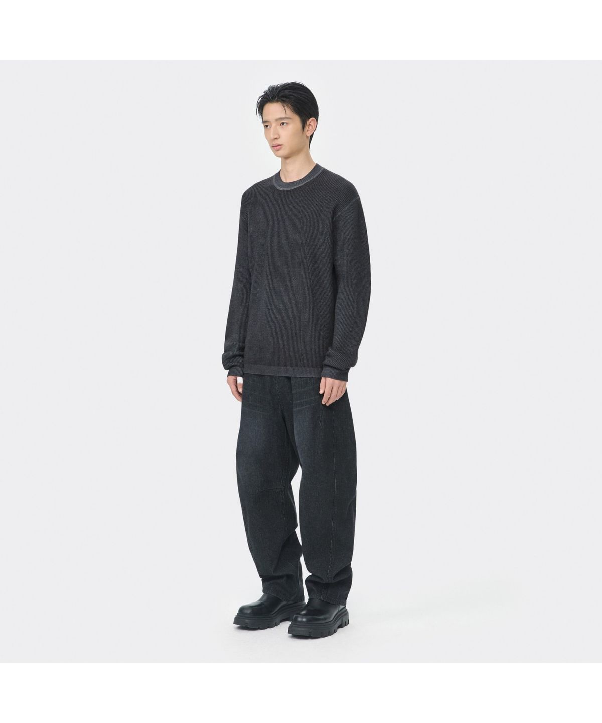 커스텀멜로우(CUSTOMELLOW) Black Garment Dyed Round Neck Sweater CWWAW25804BKX