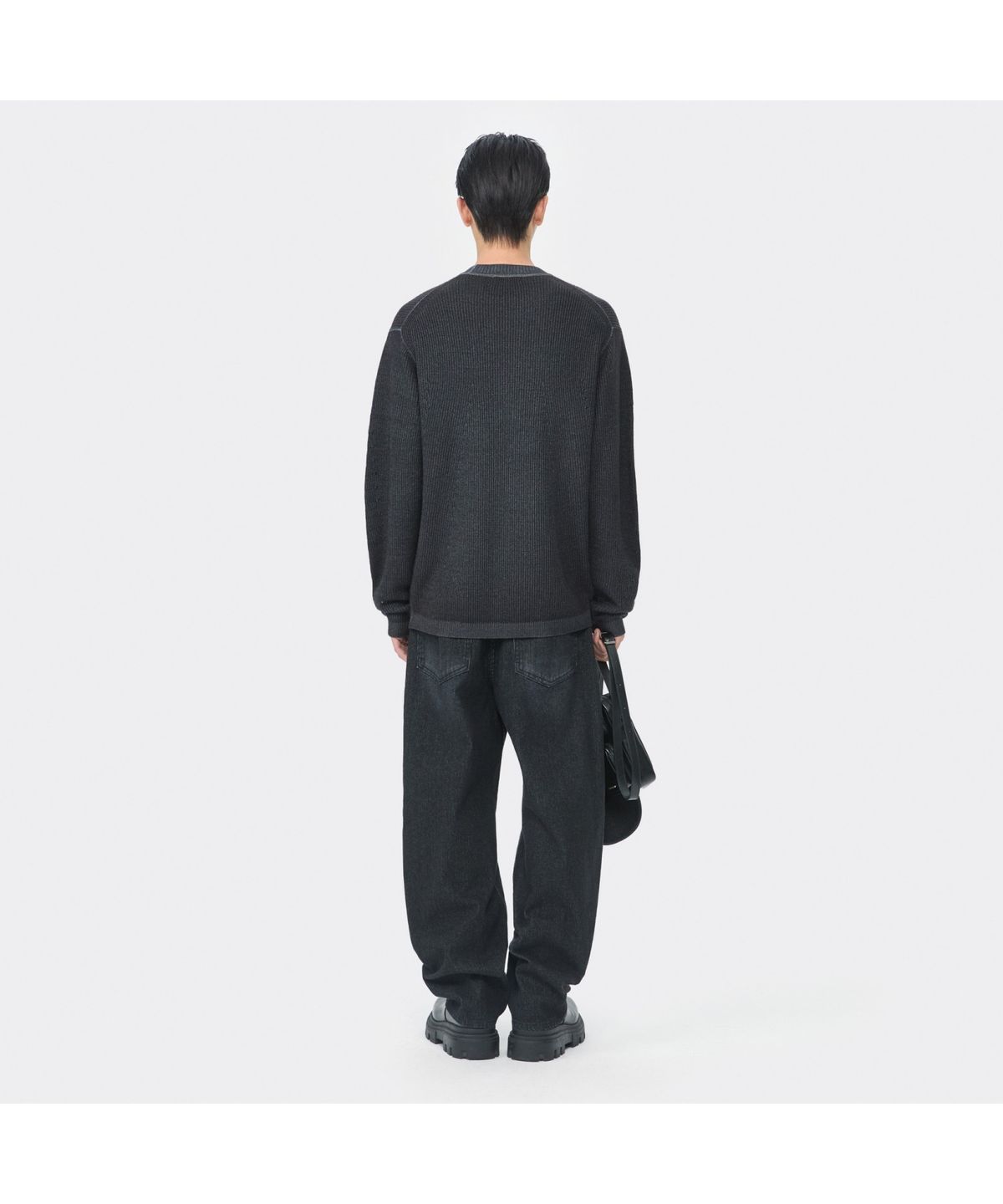 커스텀멜로우(CUSTOMELLOW) Black Garment Dyed Round Neck Sweater CWWAW25804BKX