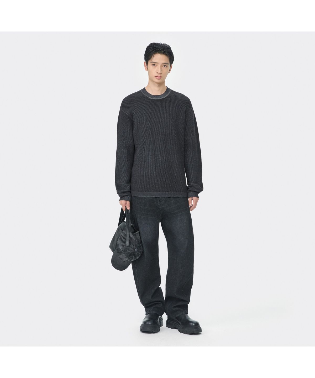 커스텀멜로우(CUSTOMELLOW) Black Garment Dyed Round Neck Sweater CWWAW25804BKX