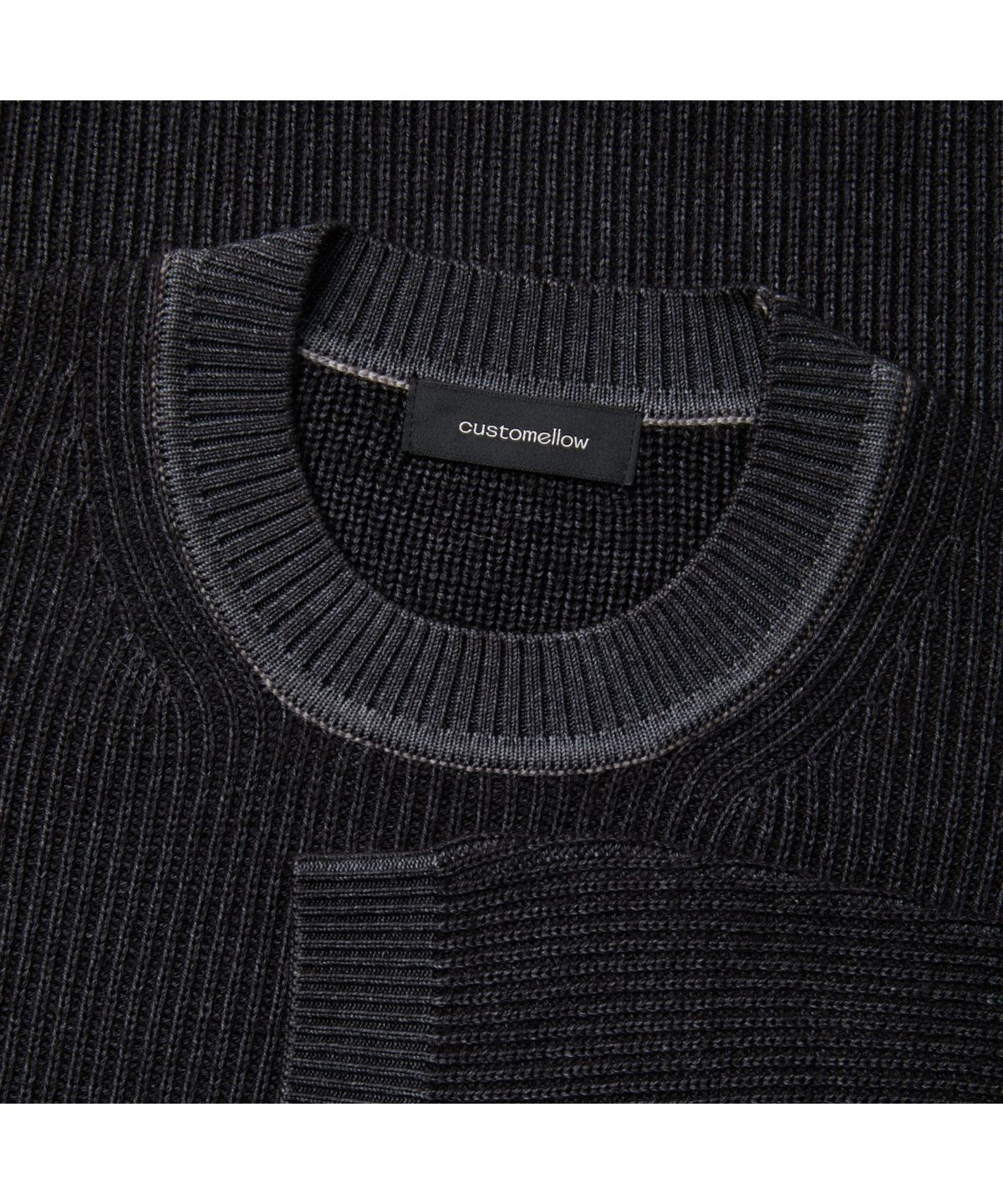 커스텀멜로우(CUSTOMELLOW) Black Garment Dyed Round Neck Sweater CWWAW25804BKX