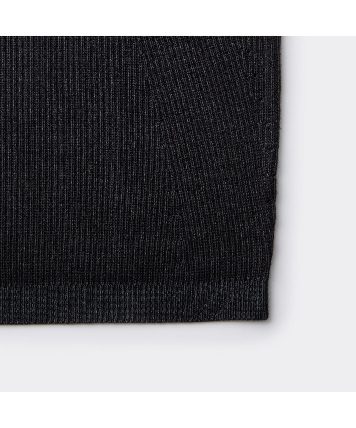 커스텀멜로우(CUSTOMELLOW) Black Garment Dyed Round Neck Sweater CWWAW25804BKX