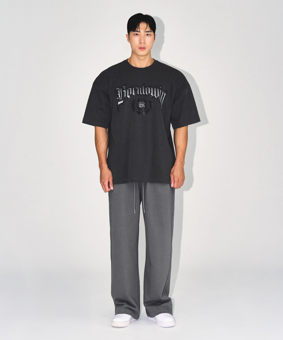 본투윈(BORN TO WIN) CHROME B SEMI WIDE PANTS [CHARCOAL]