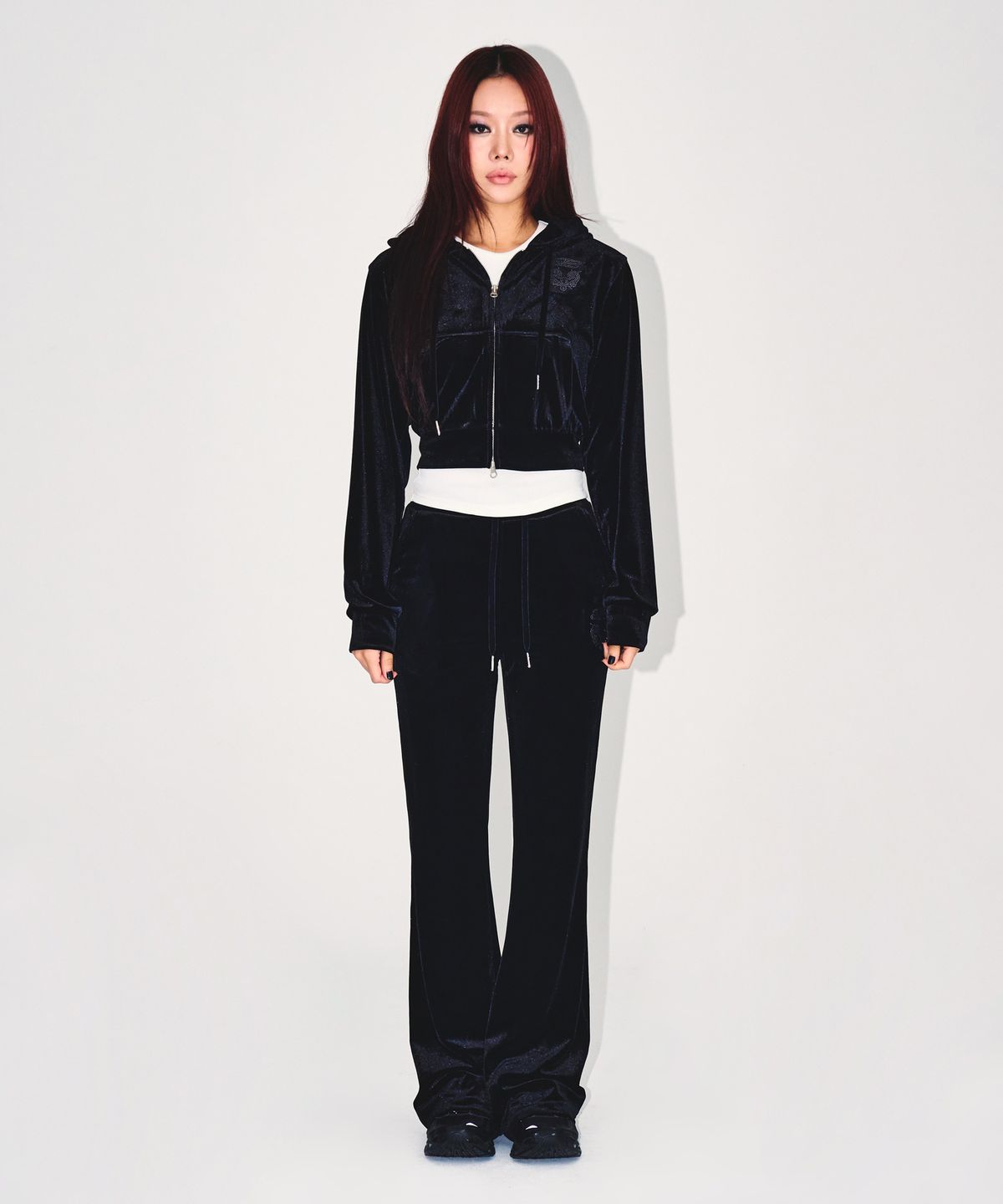 본투윈(BORN TO WIN) W DOUBLE B VELVET CROP HOODIE ZIP-UP [BLACK]