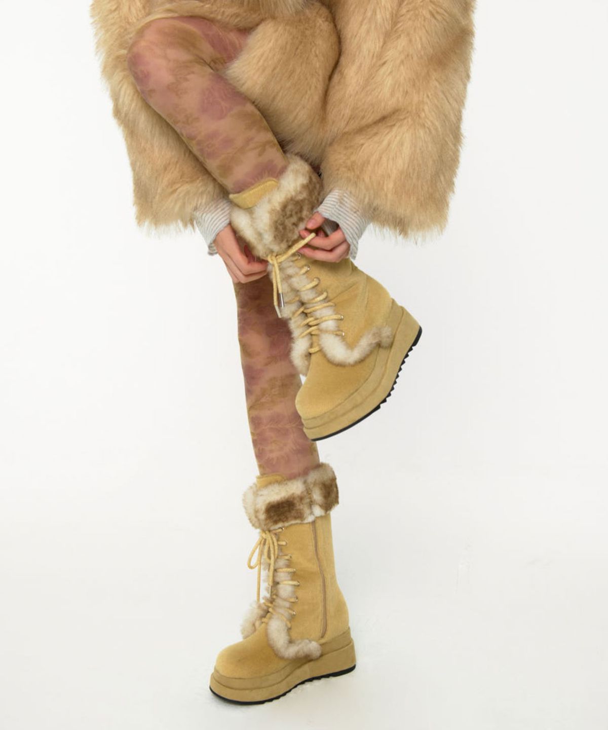 루루서울(LOULOUSEOUL) Sugar Fur Boots (Beige)