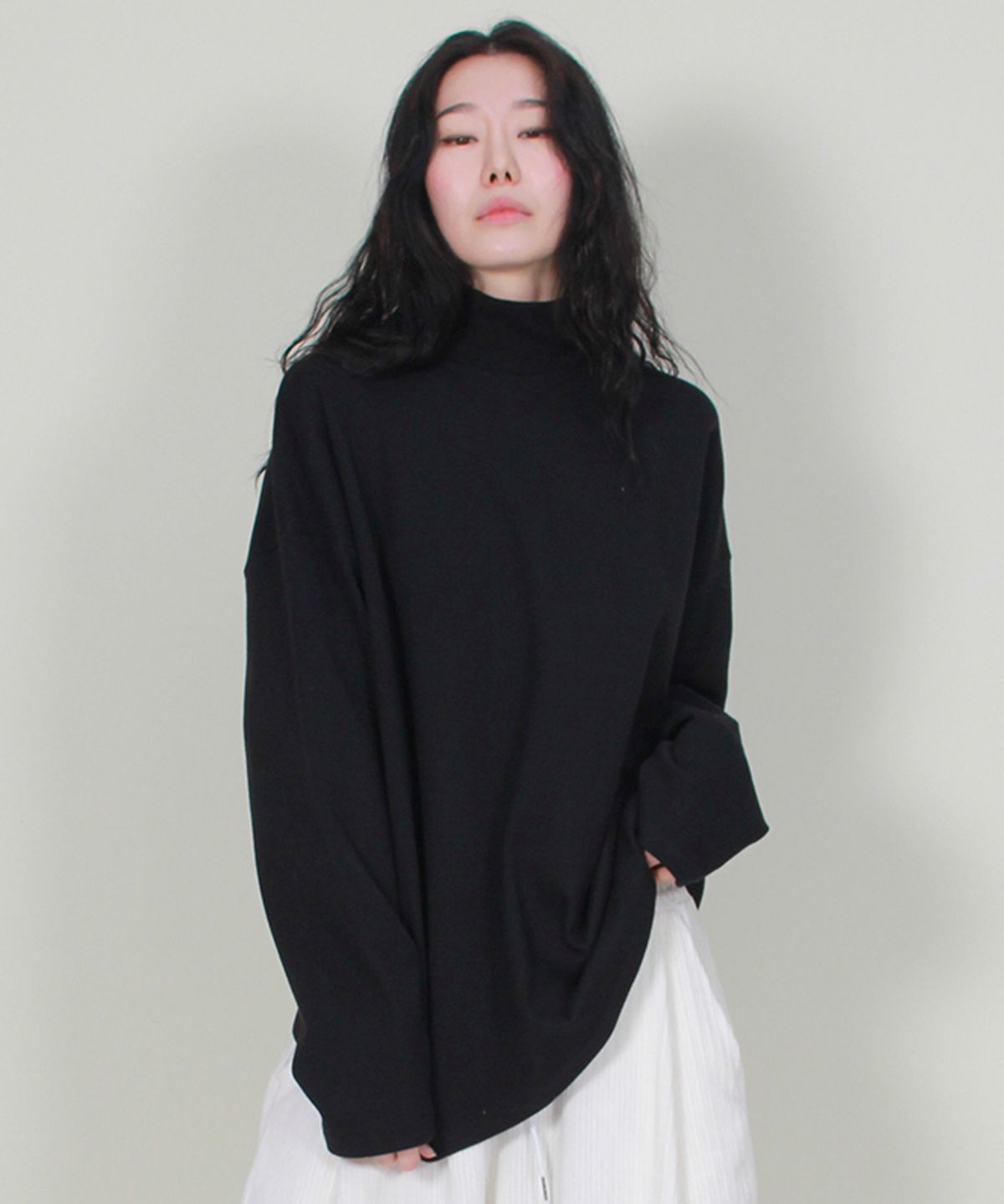 드마크(DEMARC) 모크네크라인 박스핏 티셔츠 블랙