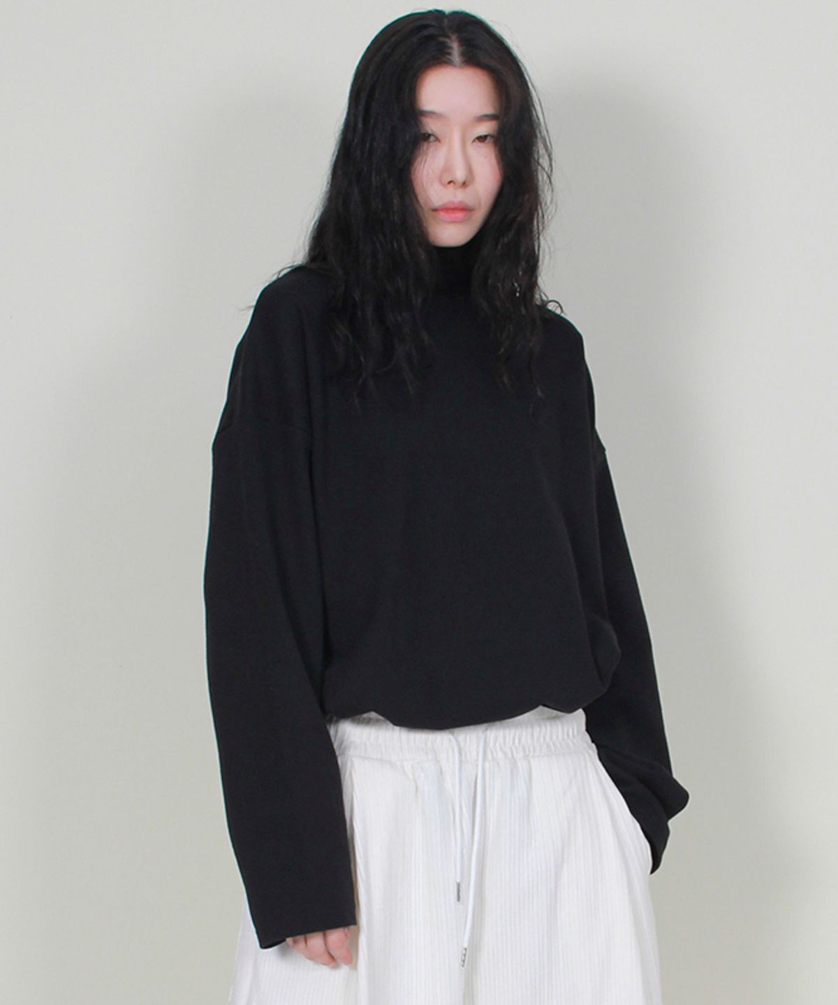 드마크(DEMARC) 모크네크라인 박스핏 티셔츠 블랙