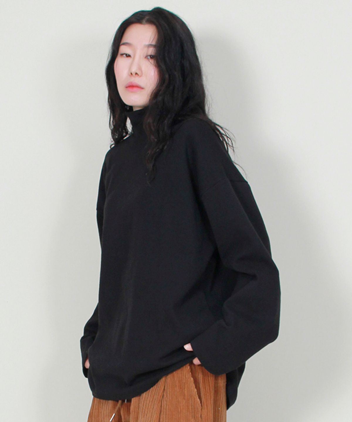드마크(DEMARC) 모크네크라인 박스핏 티셔츠 블랙