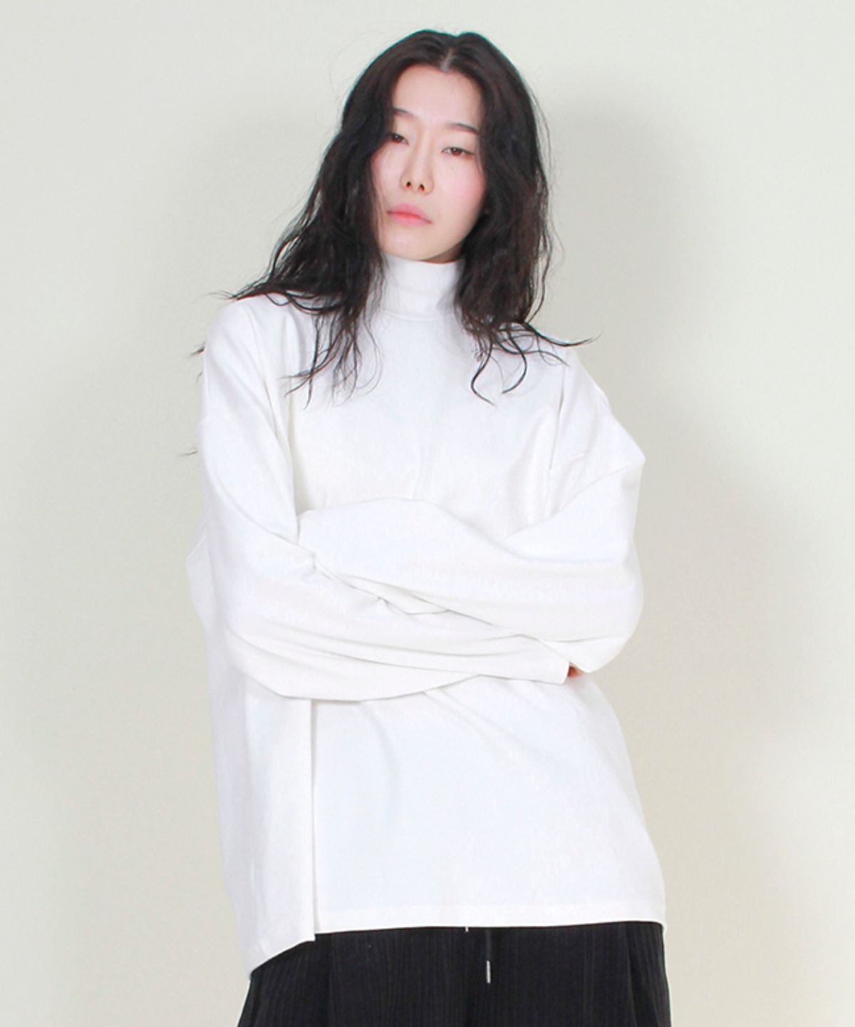 드마크(DEMARC) 모크네크라인 박스핏 티셔츠 화이트