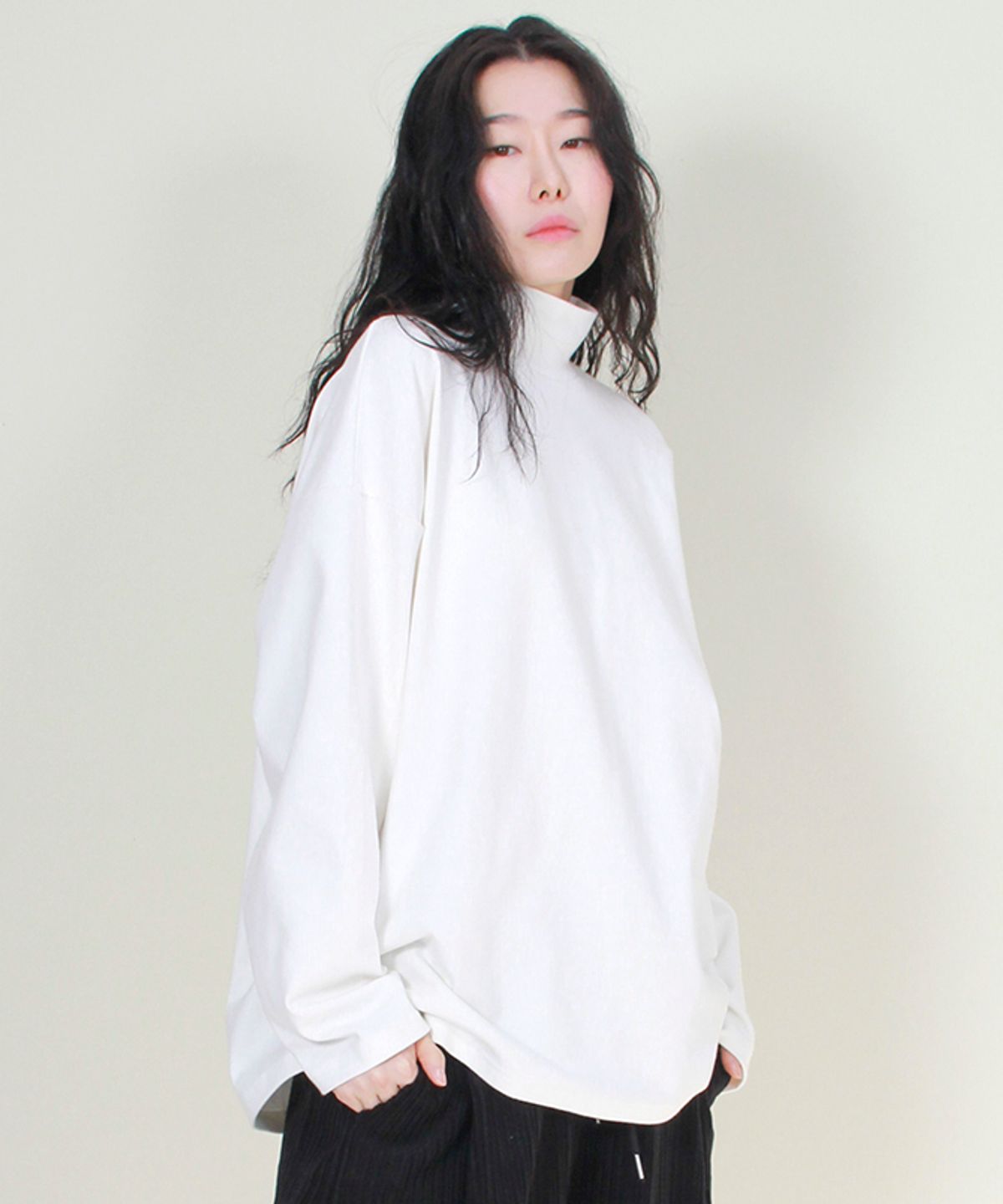 드마크(DEMARC) 모크네크라인 박스핏 티셔츠 화이트