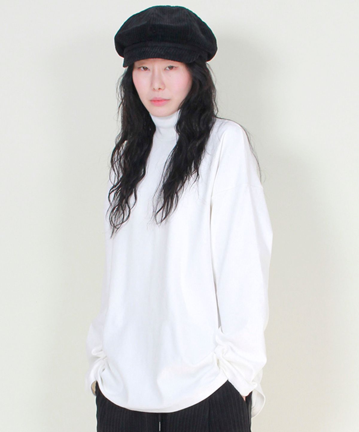 드마크(DEMARC) 모크네크라인 박스핏 티셔츠 화이트