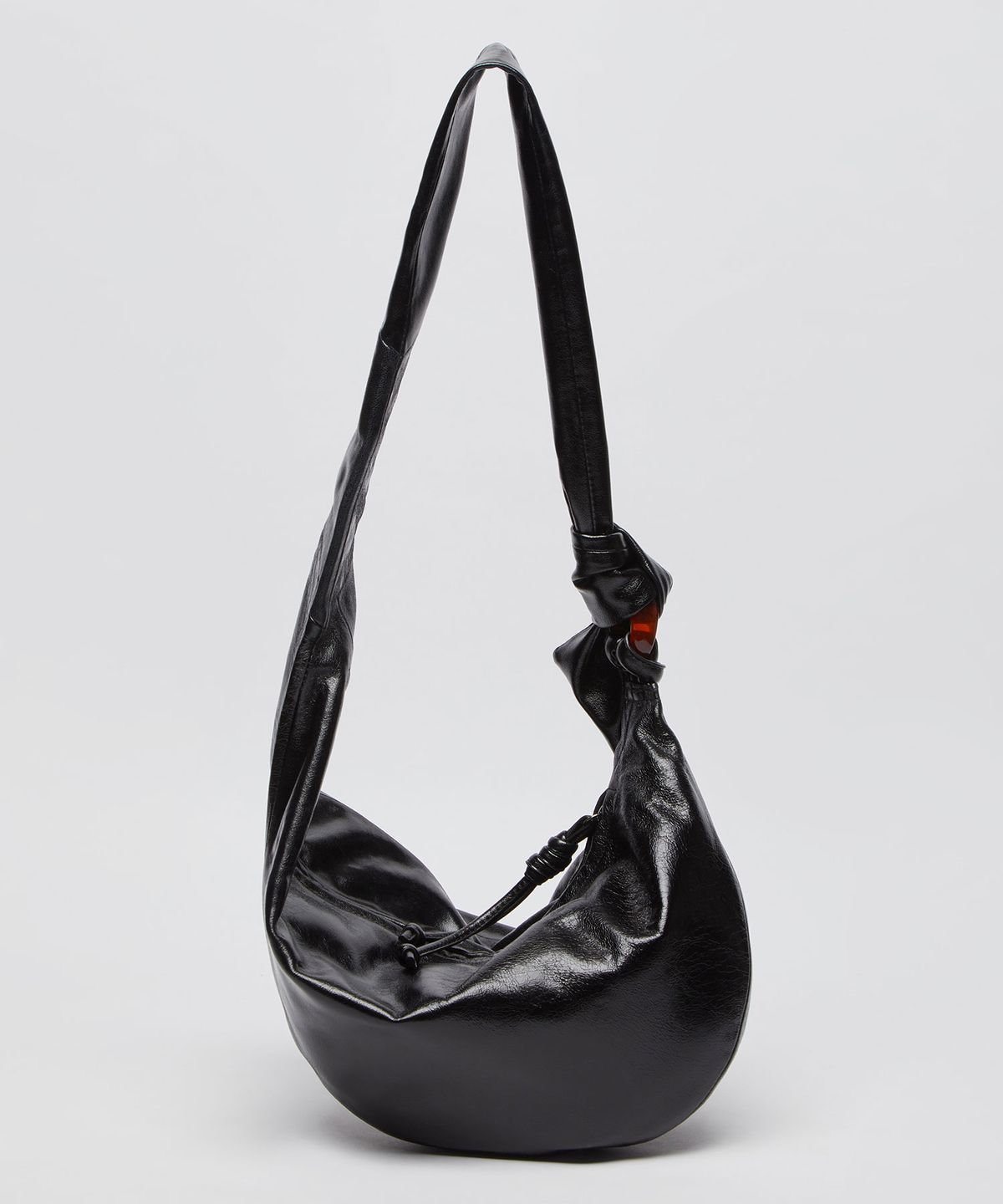 아카이브앱크(ARCHIVEPKE) Fling messenger bag(Glossy crack black)_OVBAX26018GCB