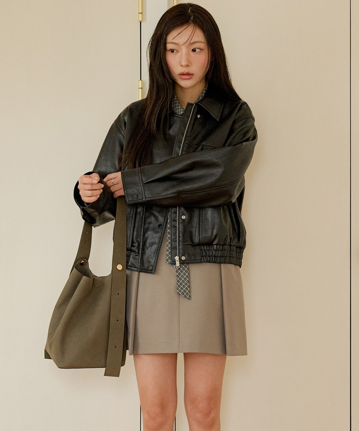 올리브 데 올리브(OLIVE DES OLIVE) 핀턱 포인트 세미A라인 미니 스커트 OE5AS8110