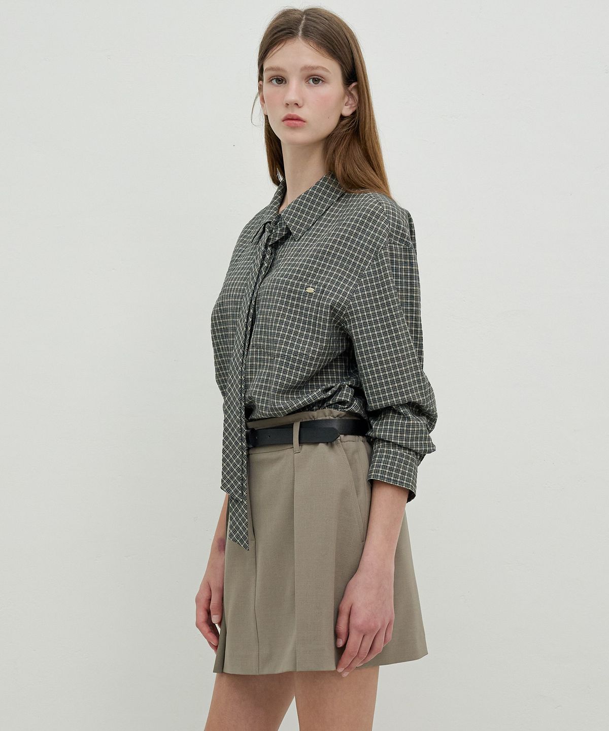 올리브 데 올리브(OLIVE DES OLIVE) 핀턱 포인트 세미A라인 미니 스커트 OE5AS8110