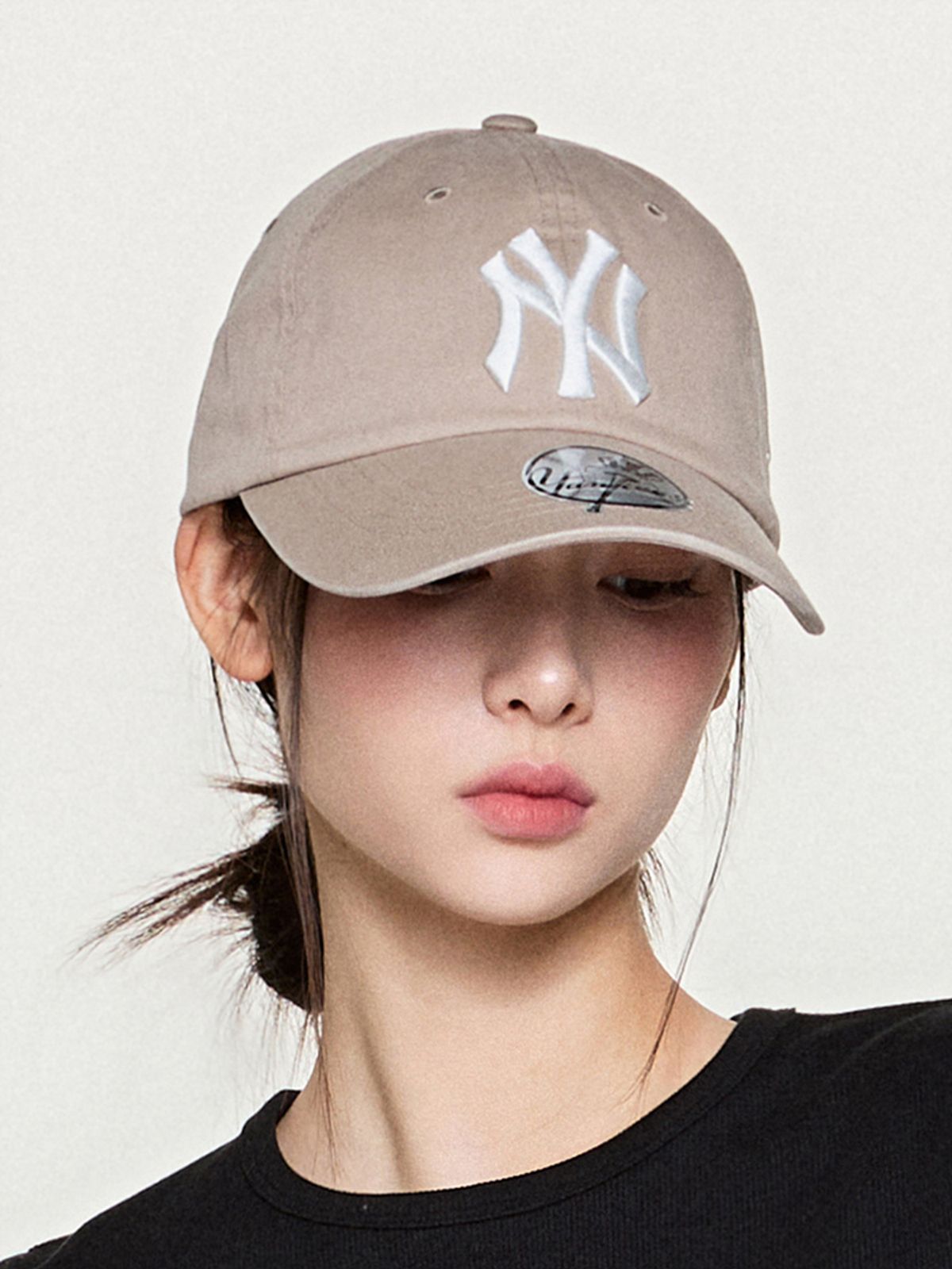 엠엘비(MLB) 시그니처 언스트럭쳐 볼캡 NY (Beige)