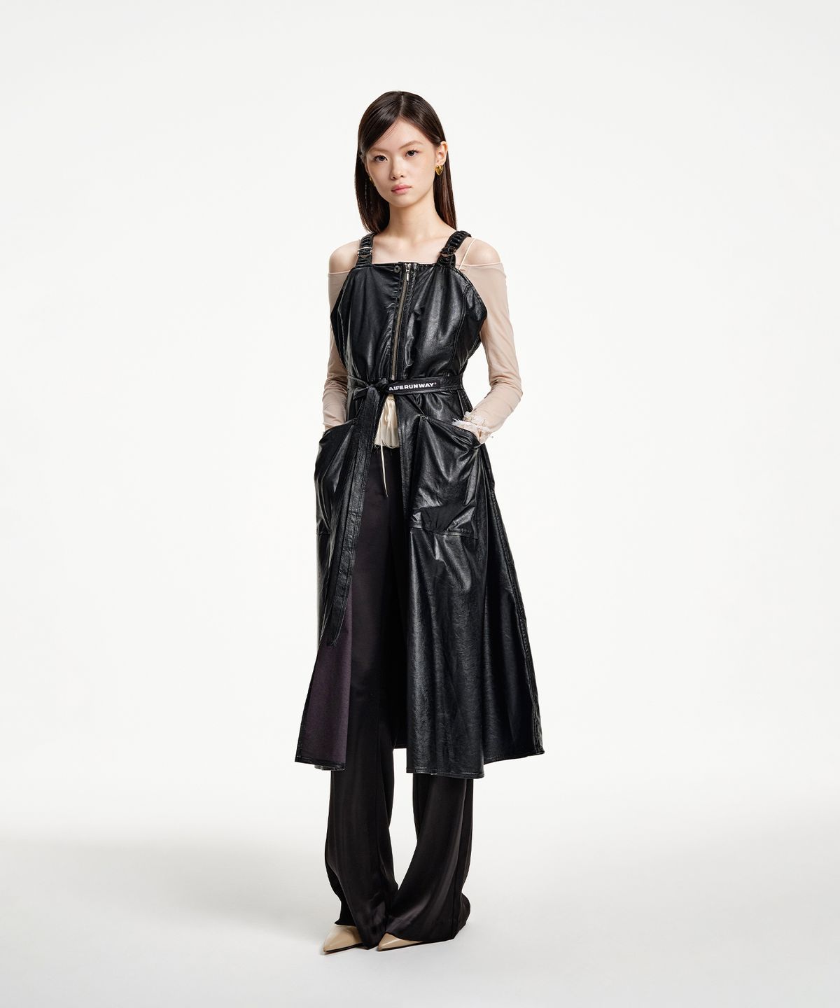 에이프런웨이(AIFERUNWAY) 레더 런웨이 툴웨어 드레스