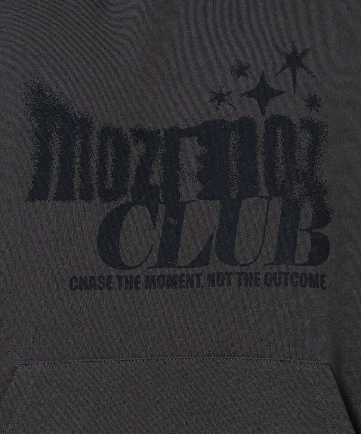 모즈모즈(MOZMOZ) 페이딩 그래픽 오버핏 후드 챠콜
