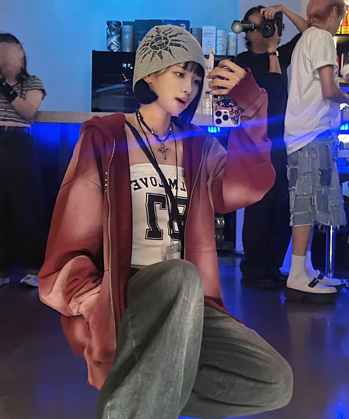 피마다지윈(PIMADAZIWIN) Aurora Eyes Hood Zip-Up_[Burgundy]