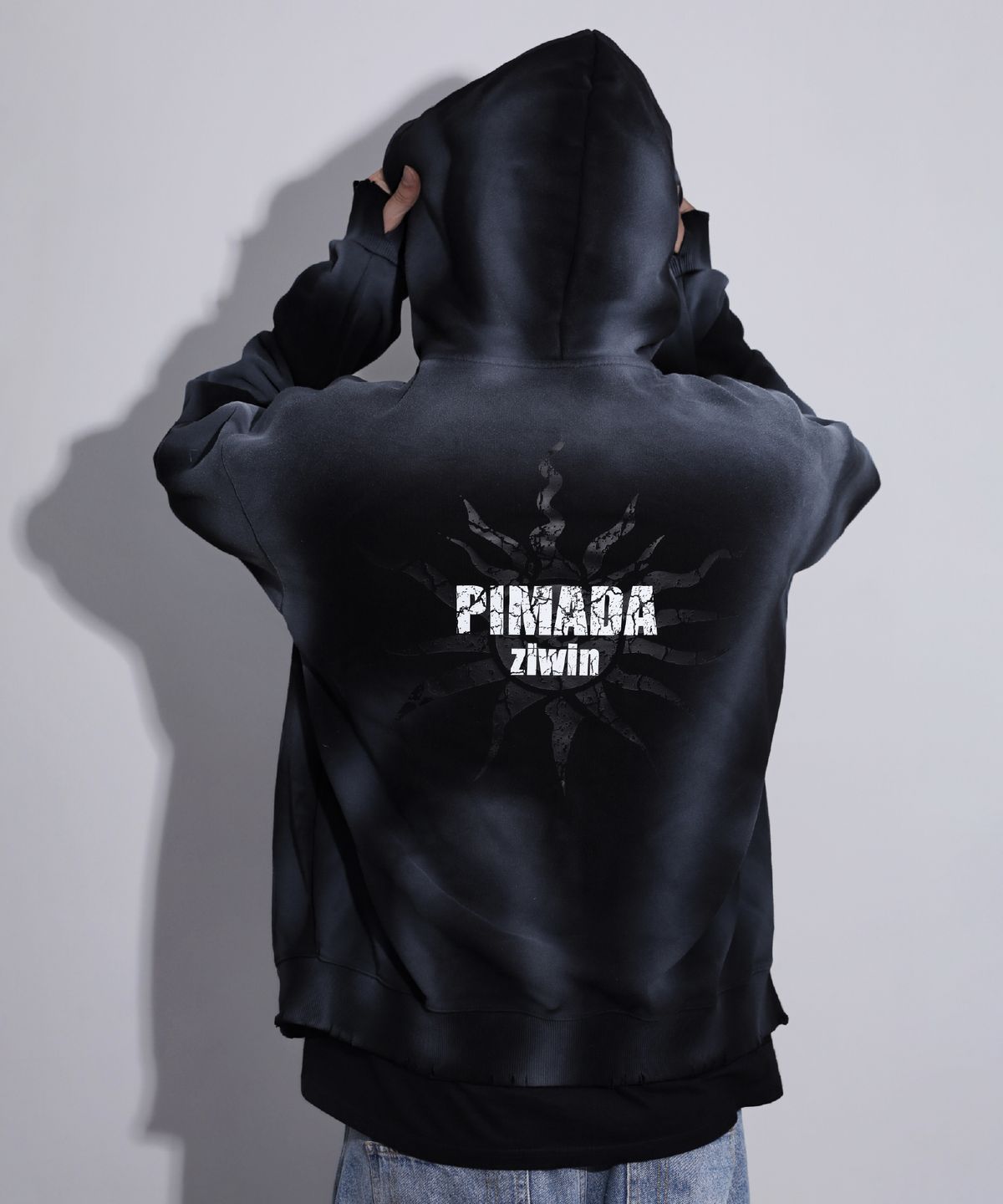 피마다지윈(PIMADAZIWIN) Aurora Eyes Hood Zip-Up_[Black]