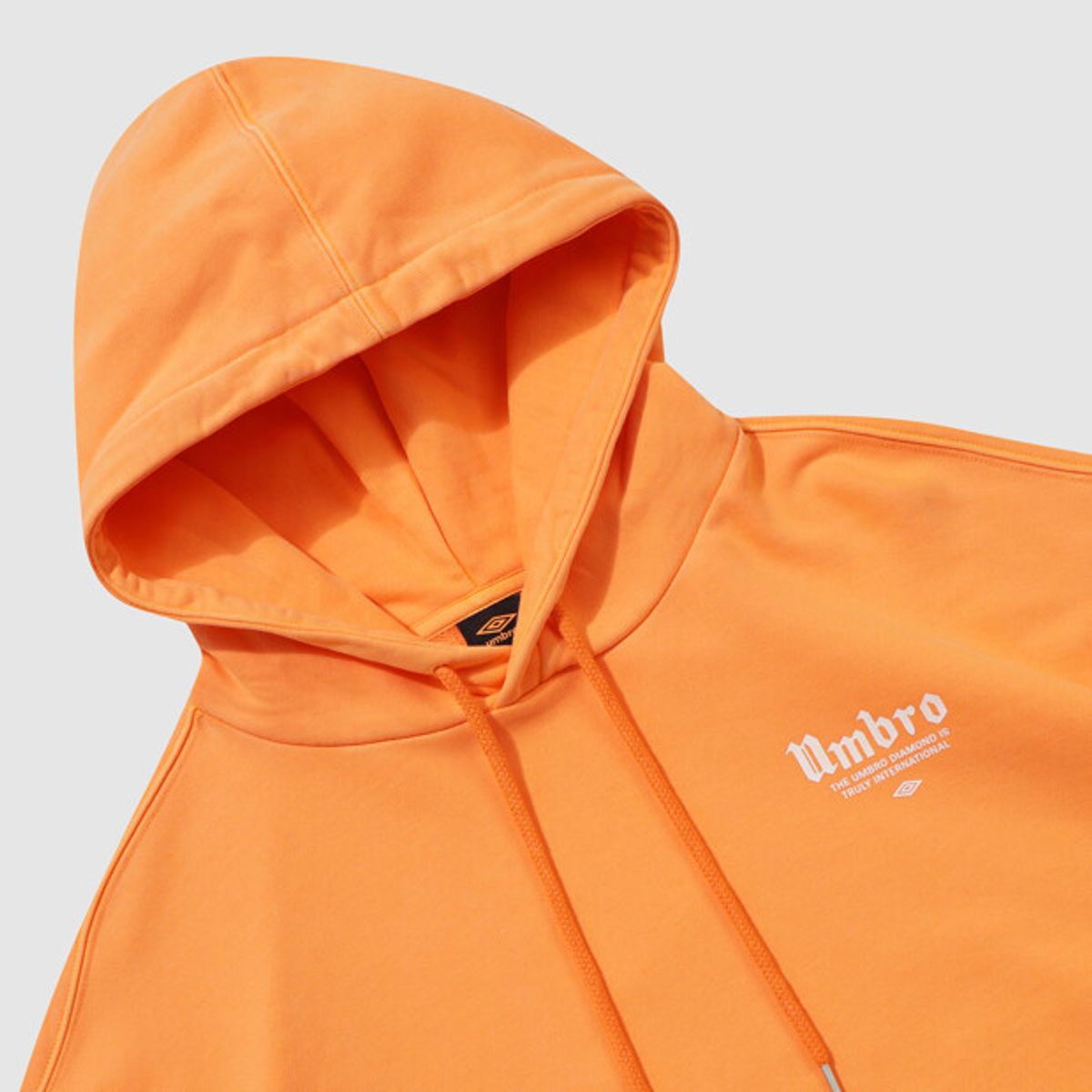 엄브로(UMBRO) HBL 가먼트 다잉 그래픽 후드 티셔츠 오렌지(UQ321CHD98)