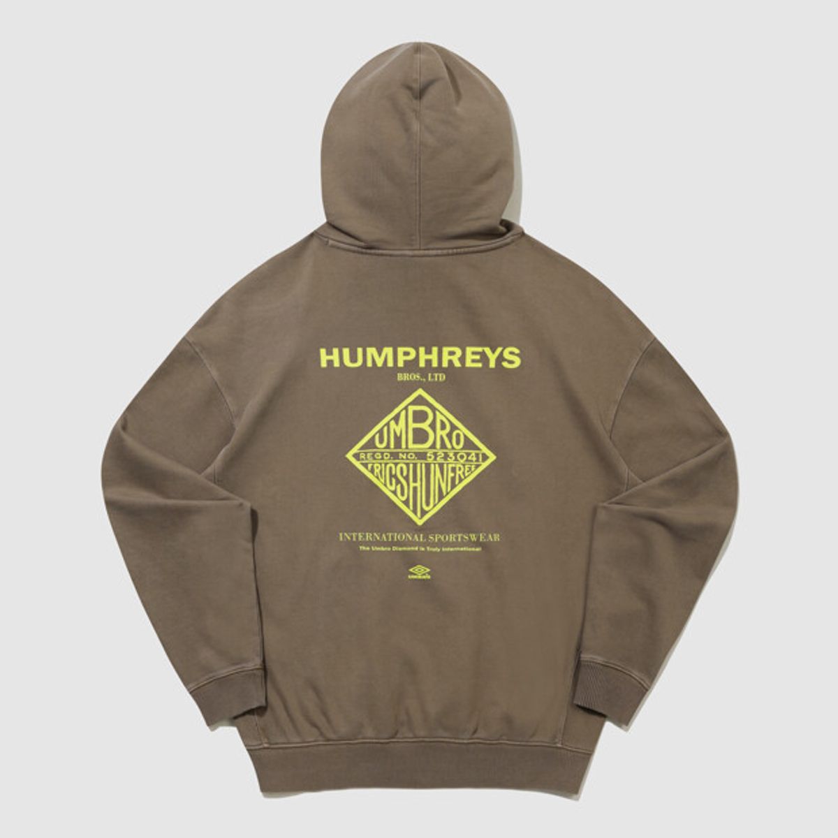엄브로(UMBRO) HBL 가먼트 다잉 그래픽 후드 티셔츠 브라운(UQ321CHD98)