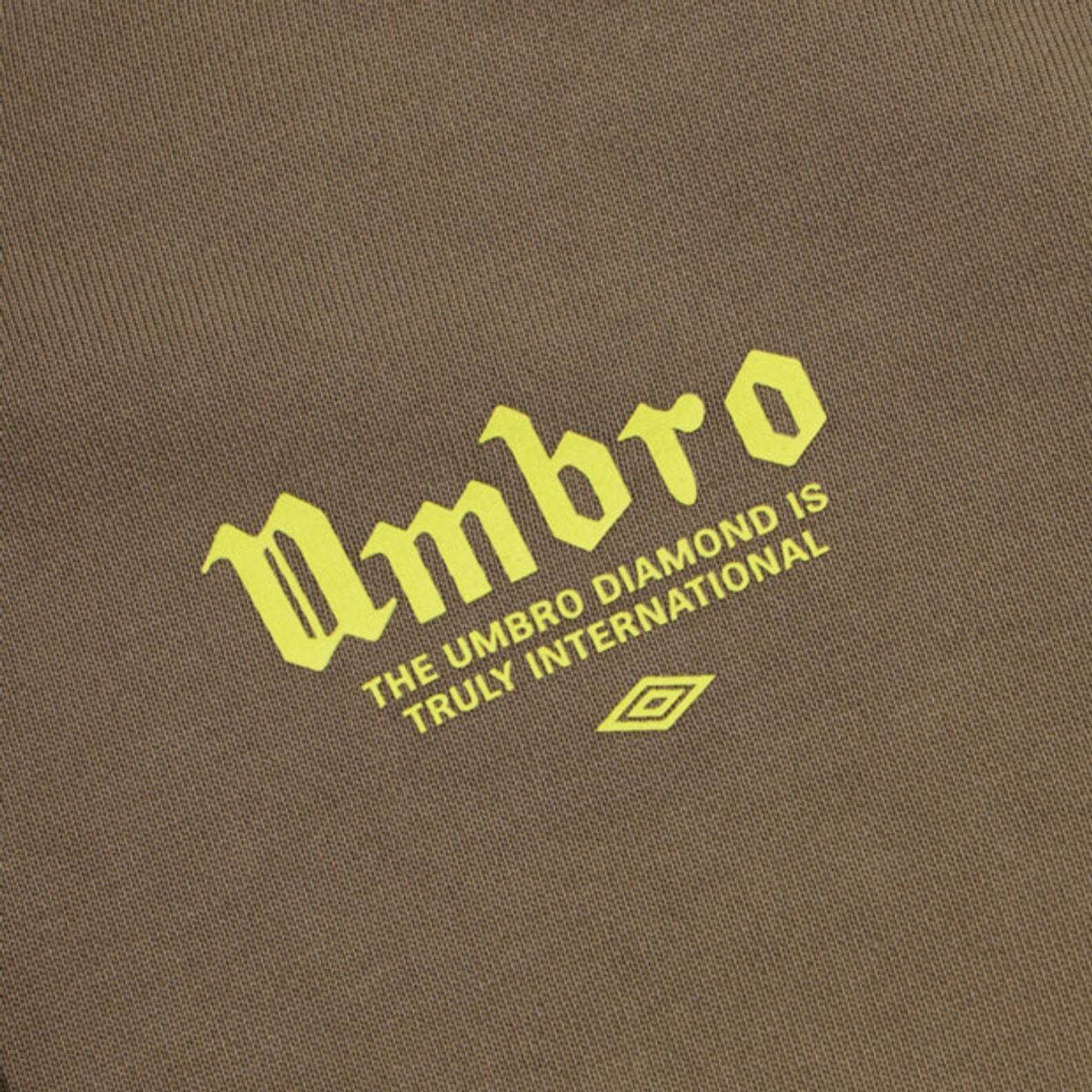 엄브로(UMBRO) HBL 가먼트 다잉 그래픽 후드 티셔츠 브라운(UQ321CHD98)