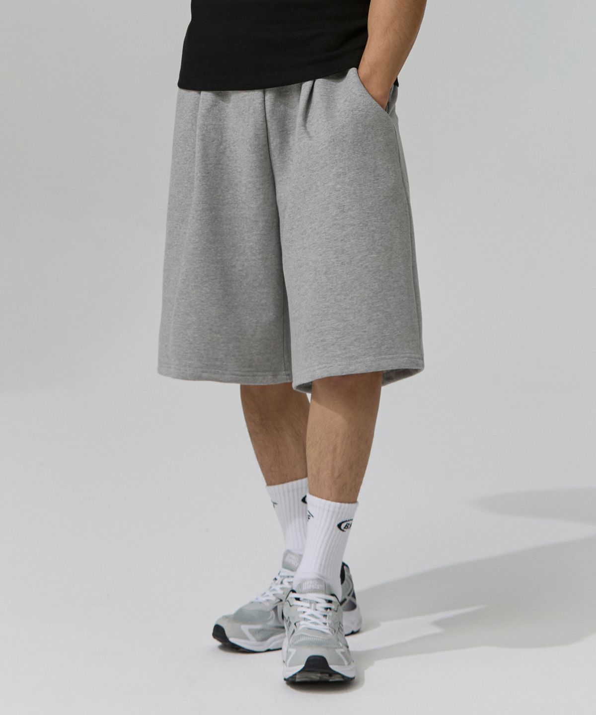 블랙몬스터핏(BLACK MONSTER FIT) 원턱 와이드 버뮤다 팬츠 (2 color) / BM240921