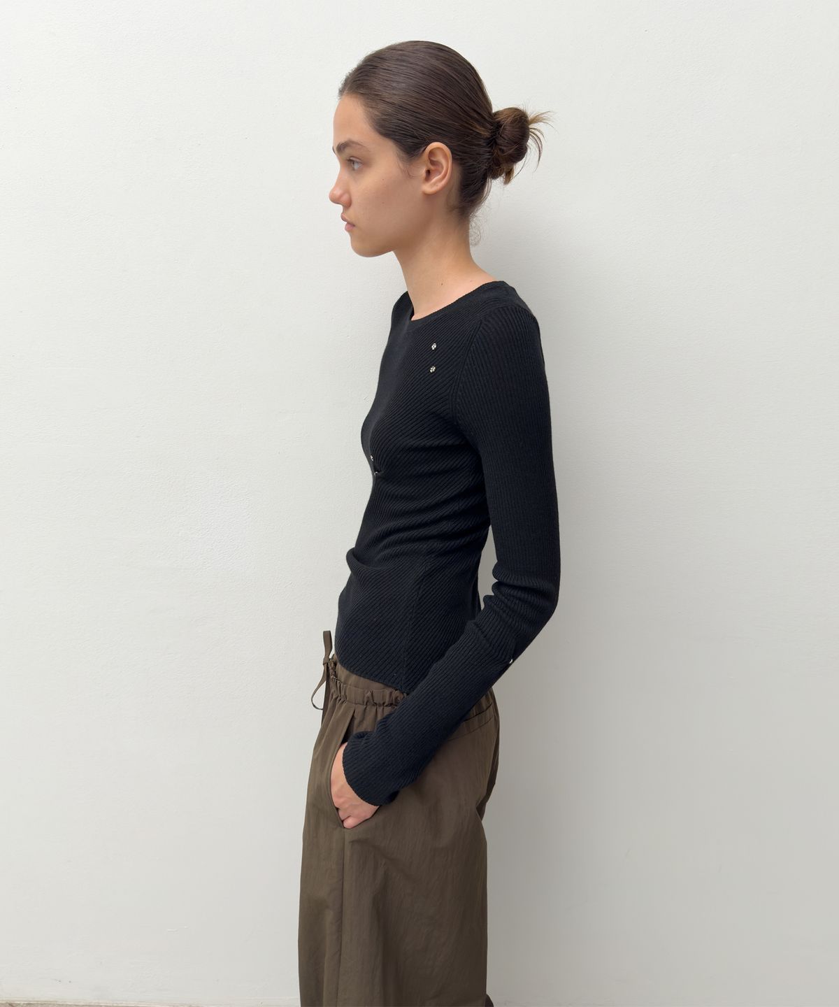 다이애그널(DIAGONAL) SLIM RIBBED SNAP KNIT (black)