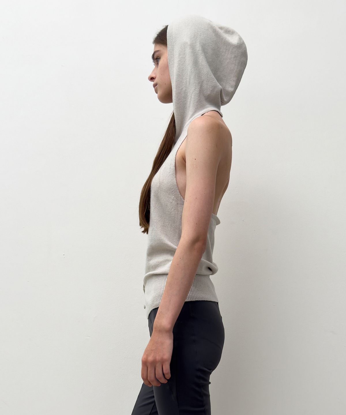 다이애그널(DIAGONAL) HALTER HOODIE KNIT VEST (grey beige)