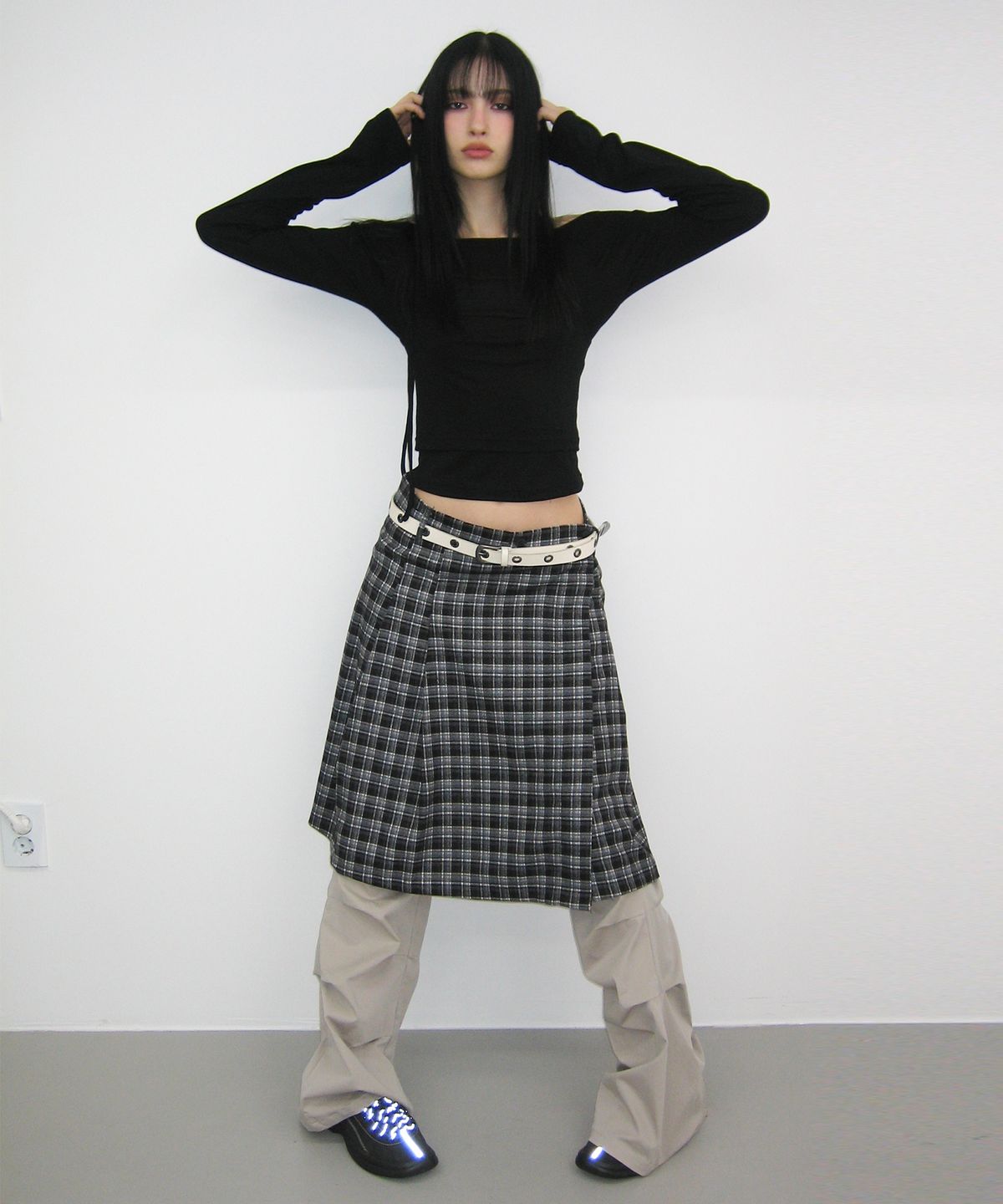 마코이(MACOI) 미니멀 메탈 스터드 아일렛 웨스턴 레더 벨트 [아이보리]