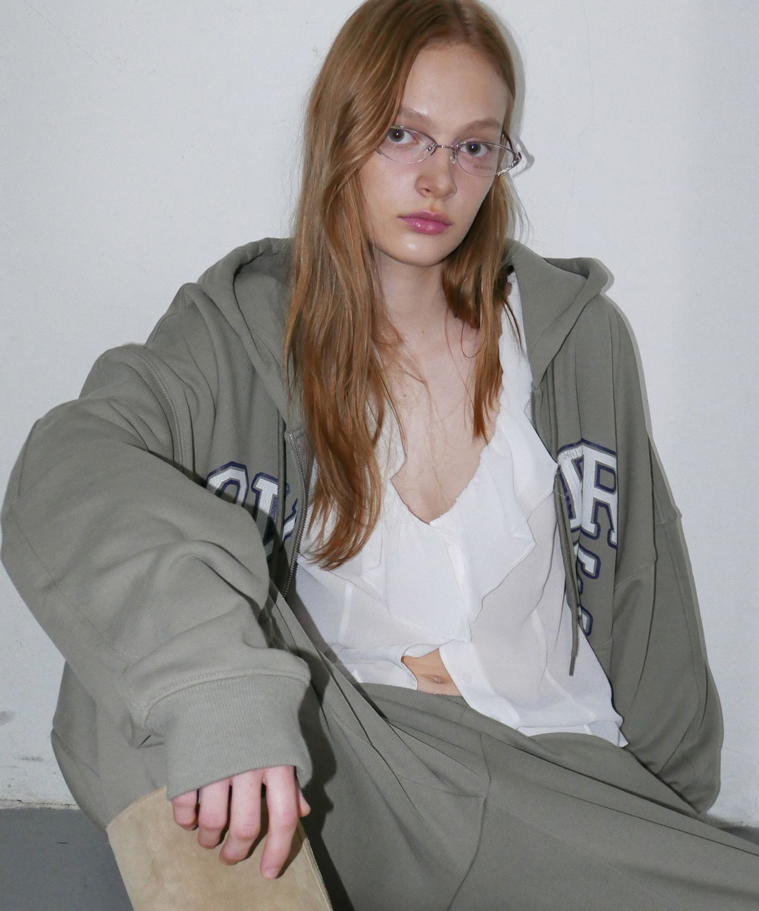 오버듀플레어(OVERDUEFLAIR) OVERDUE ZIP-UP HOODIE_KHAKI - 사이즈