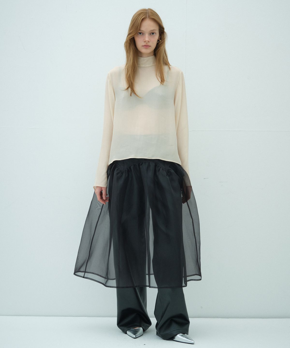 오버듀플레어(OVERDUEFLAIR) HALF NECK TIE BLOUSE_GLOSSY BEIGE