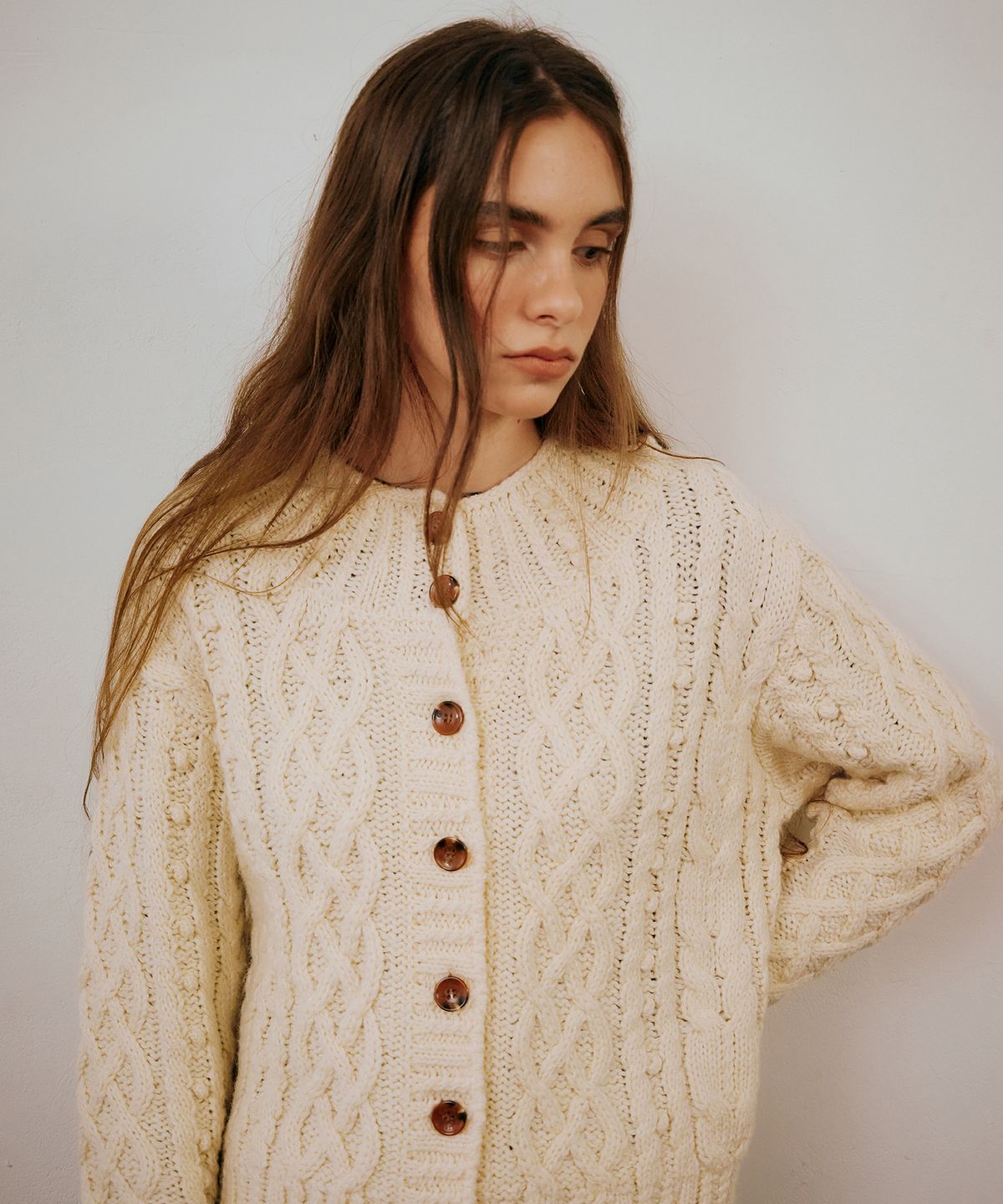 그린버터(GREENBUTTER) Hazel Cable Cardigan (Beige)
