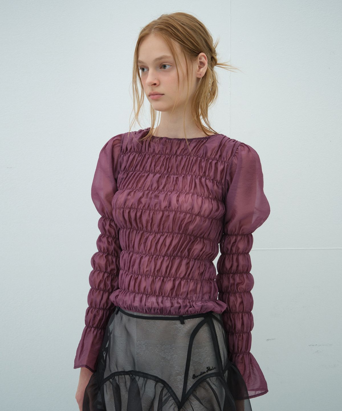 오버듀플레어(OVERDUEFLAIR) SMOCKED PUFF BLOUSE_ROSE GRAPE