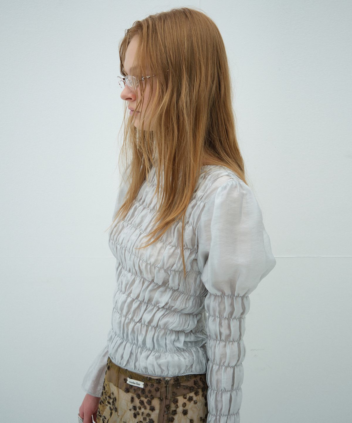 오버듀플레어(OVERDUEFLAIR) SMOCKED PUFF BLOUSE_LIGHT GREY
