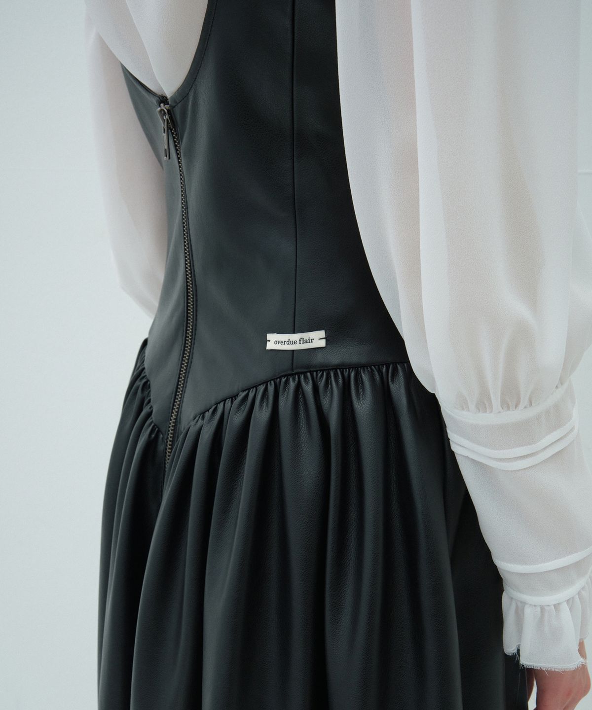 오버듀플레어(OVERDUEFLAIR) SQUARE NECK LEATHER LONG DRESS_BLACK