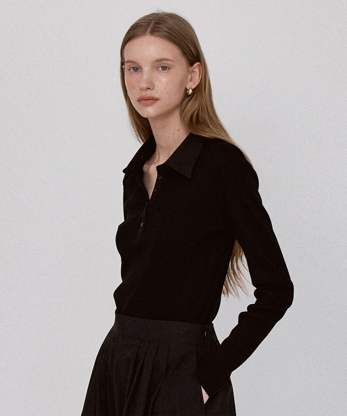 르세지엠(LESEIZEME) Ribbed Panel Classic Collar T-Shirt - Black