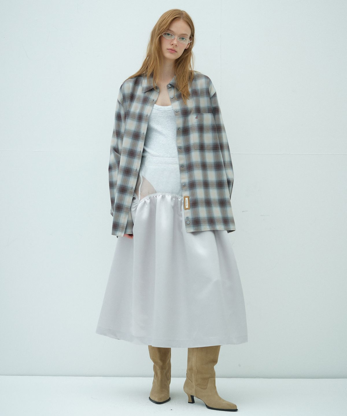 오버듀플레어(OVERDUEFLAIR) SHEER SATIN LONG SKIRT_WHITE SILVER