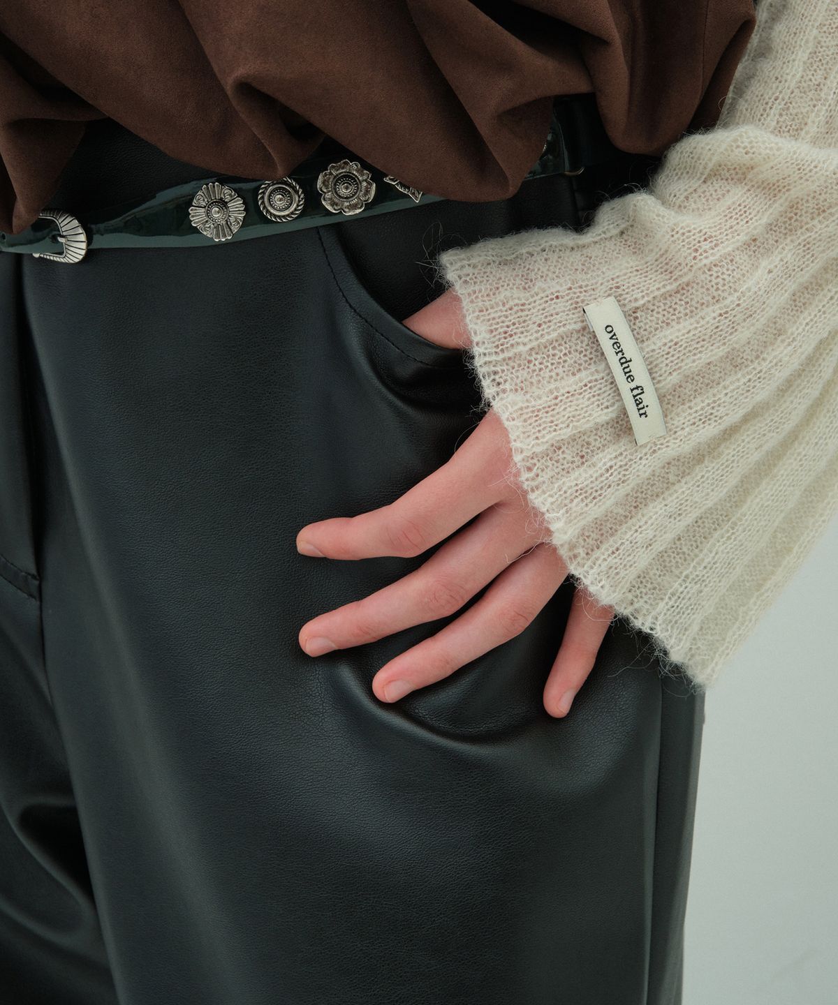 오버듀플레어(OVERDUEFLAIR) SEMI WIDE LEATHER PANTS_BLACK
